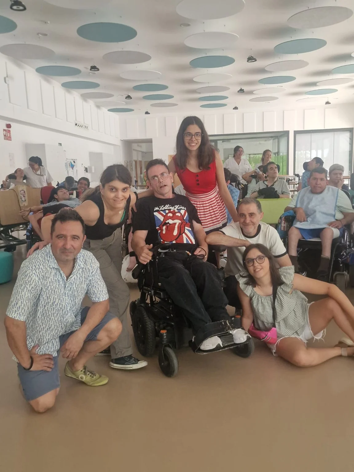 Grupo de participantes en una actividad inclusiva de SonAbrazos